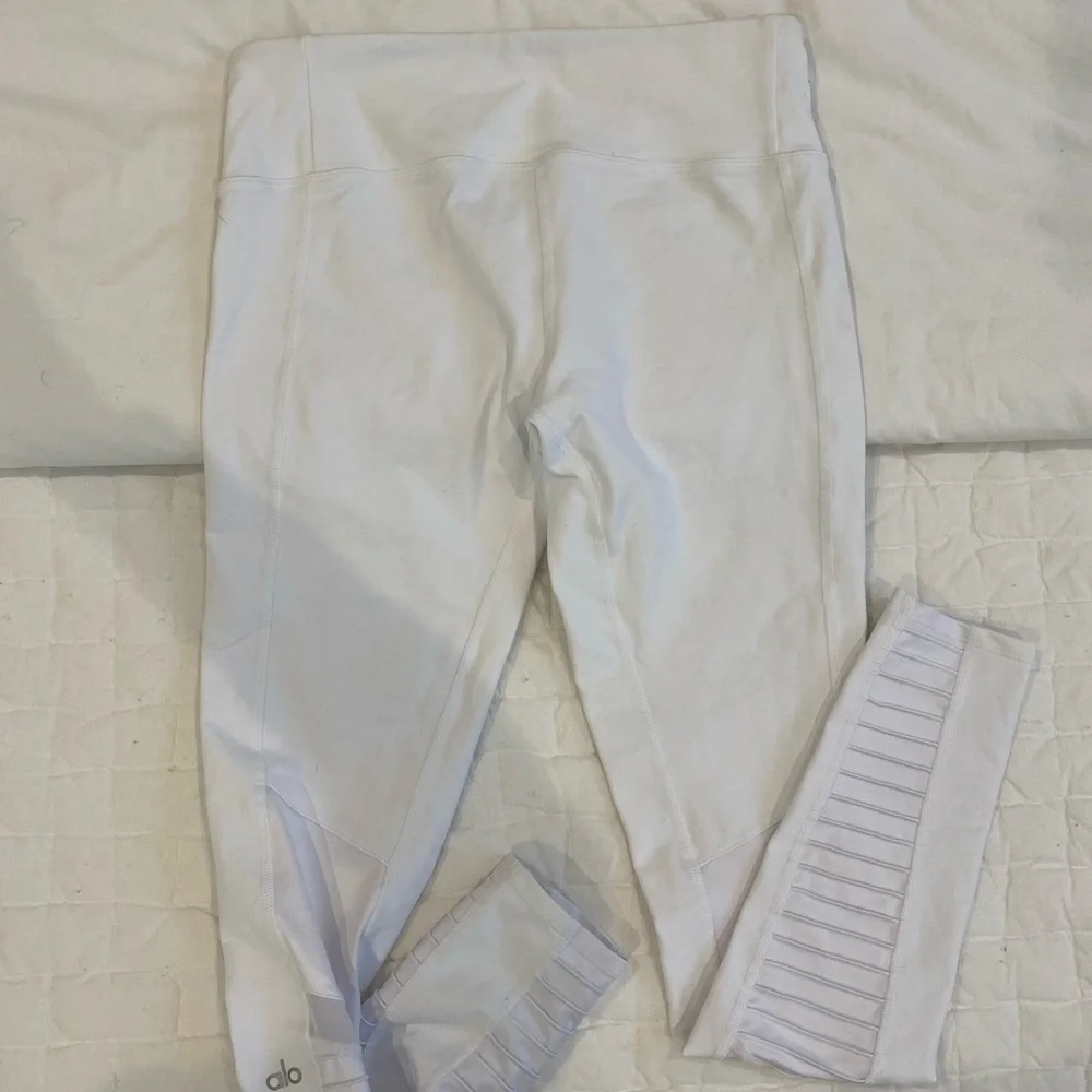 Alo Moto leggings  - size M - Picture 3 of 3